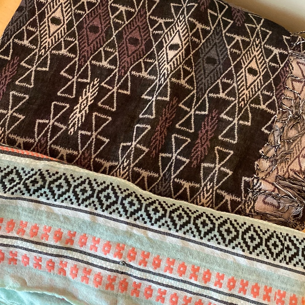 2 fashion scarfs